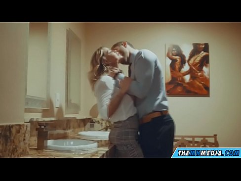 ❤️ Når en barmfagre blondine forfører dig på et offentligt toilet ❤️ Sex at da.porn-mz-com.ru ❌️❤